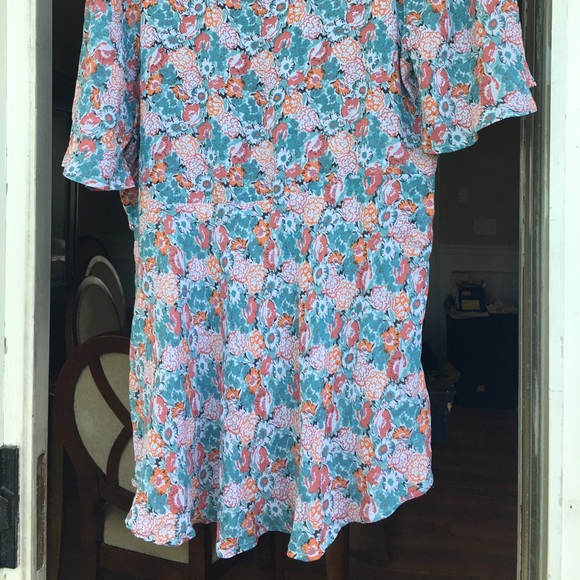 Rachel Zoe flowy top size M - Picture 2 of 3